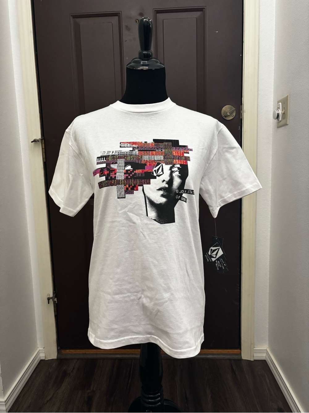NWT Volcom White Graphic Short Sleeve Tee with Multicolor Face Print